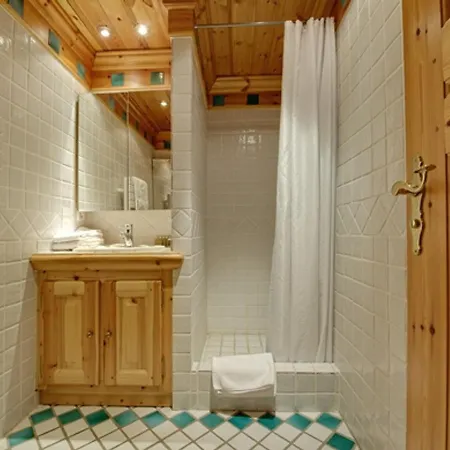 Appartement Skis Aux Pieds Avec Spa A Courchevel 1850 - Fr-1-564-88